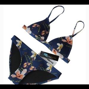 👙NWT Muxilove Neoprene Blue floral triangle👙